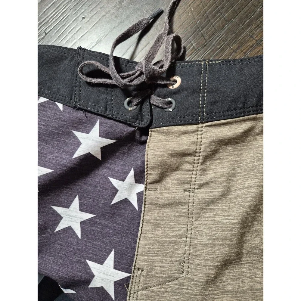 Hurley Men's Board Shorts Size 38 Green Black White American Flag Stars Swim